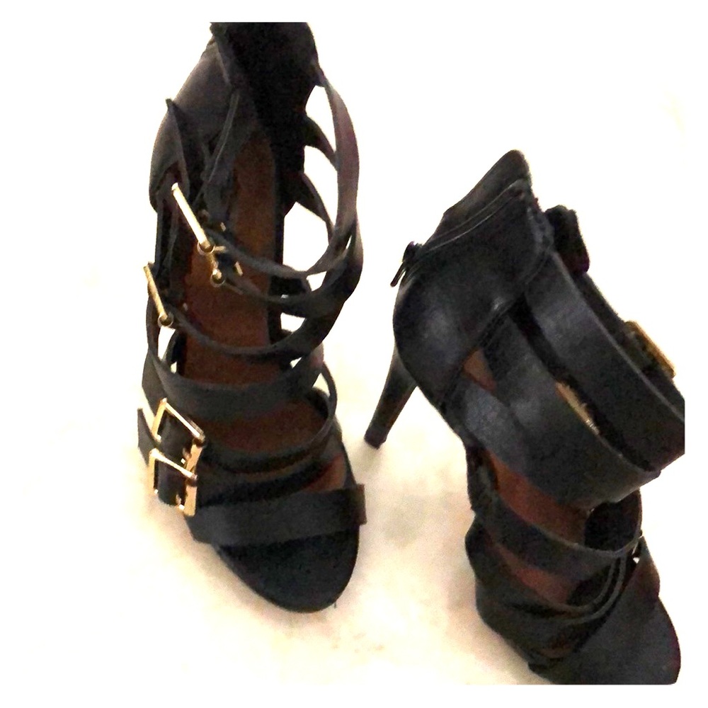 Buckle high heels 4in